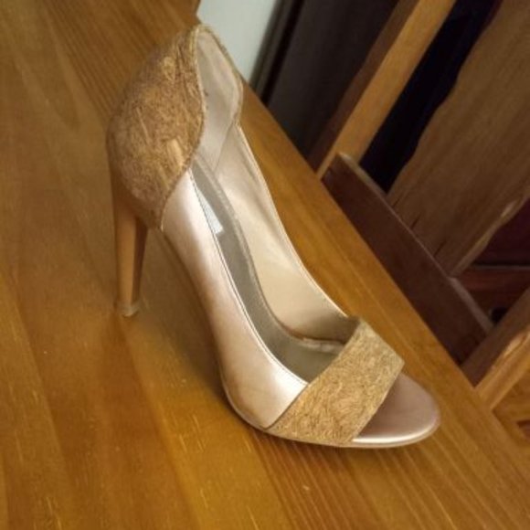 HEELS - Picture 1 of 7